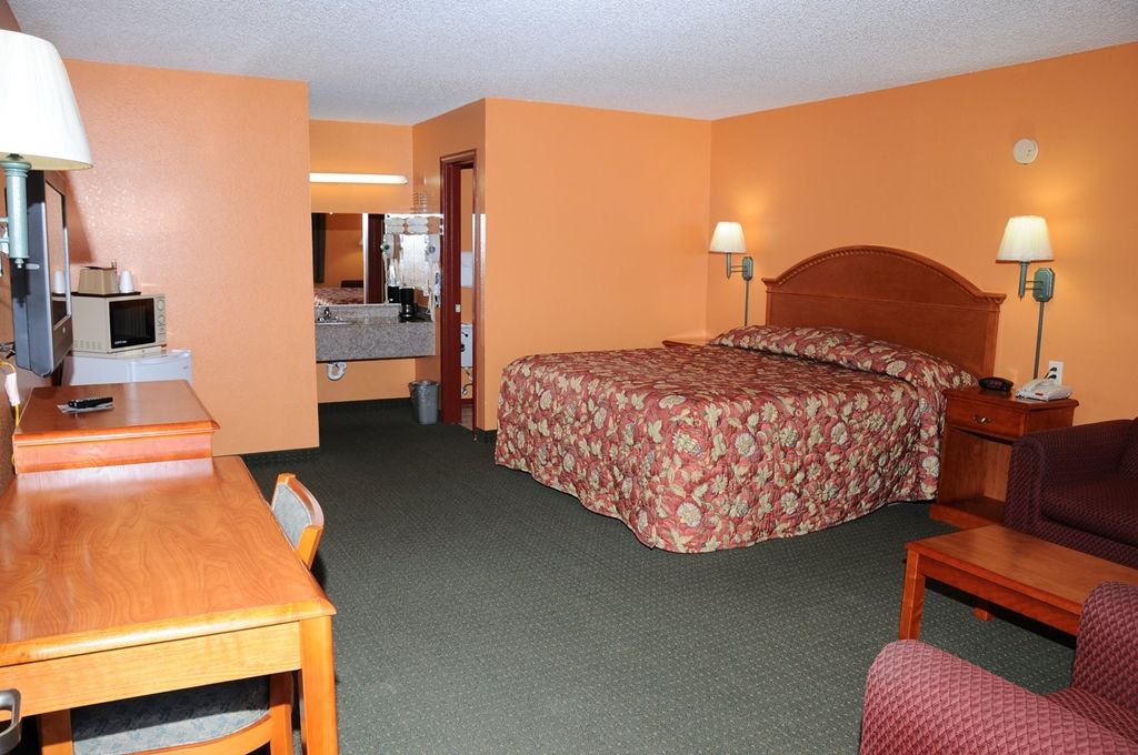 American Inn Cleburne Room photo