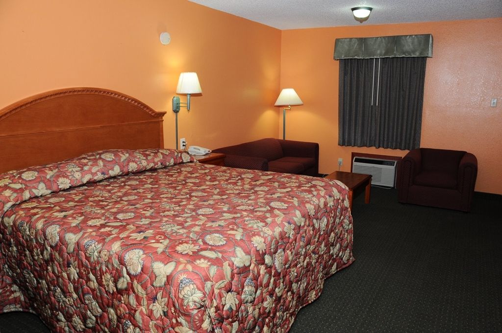 American Inn Cleburne Room photo