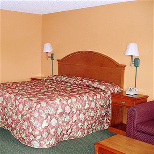 American Inn Cleburne Room photo